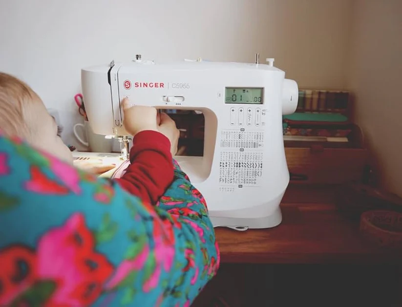 Singer C5955 Sewing Machine with Extension Table