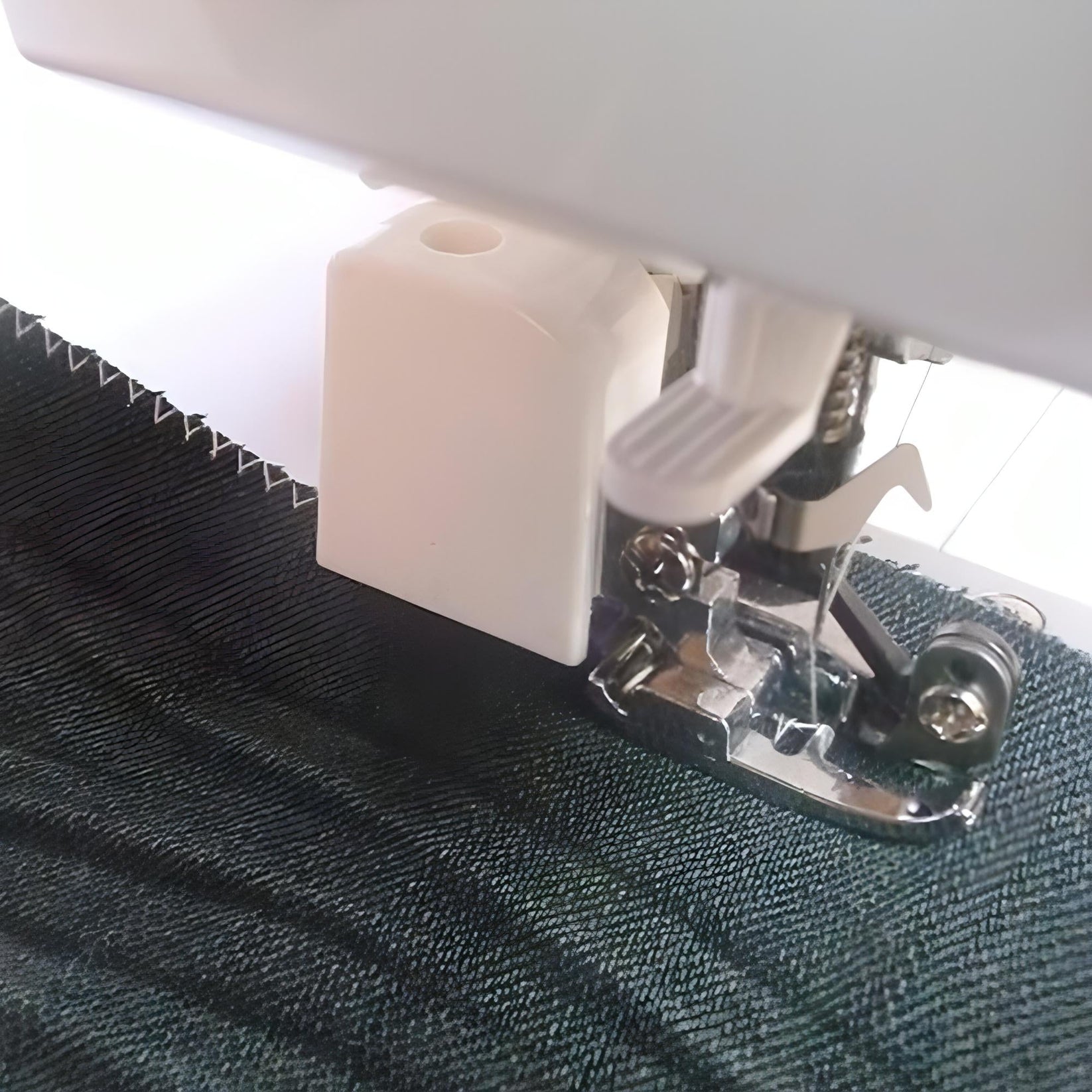 Side Cutter Overlock Attachment for Sewing Machines - Cut as you sew